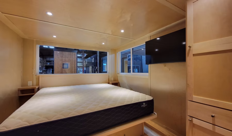 eONE XL Wide Tall with King Bedroom 002