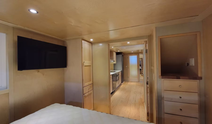 eONE XL Wide Tall with King Bedroom 003