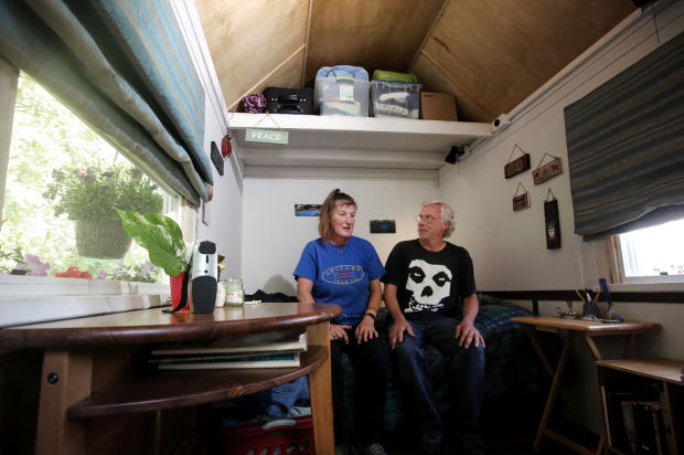 formerly-homeless-couple-living-simply-in-tiny-house-002