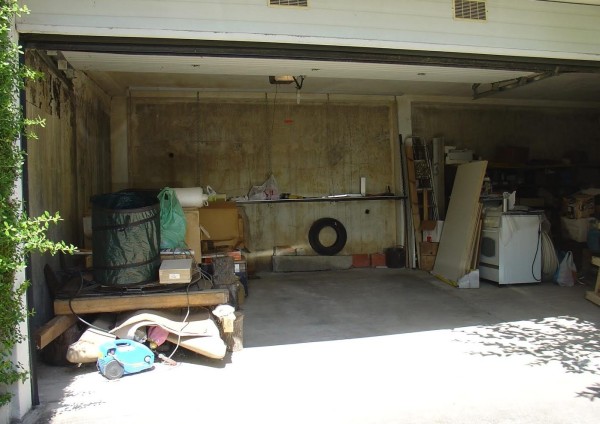 garage-rehabbed-into-modern-studio-house-00017
