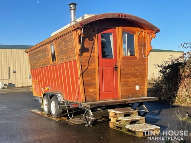 handcrafted-gypsy-tiny-house-RZW1LPVPC4-02