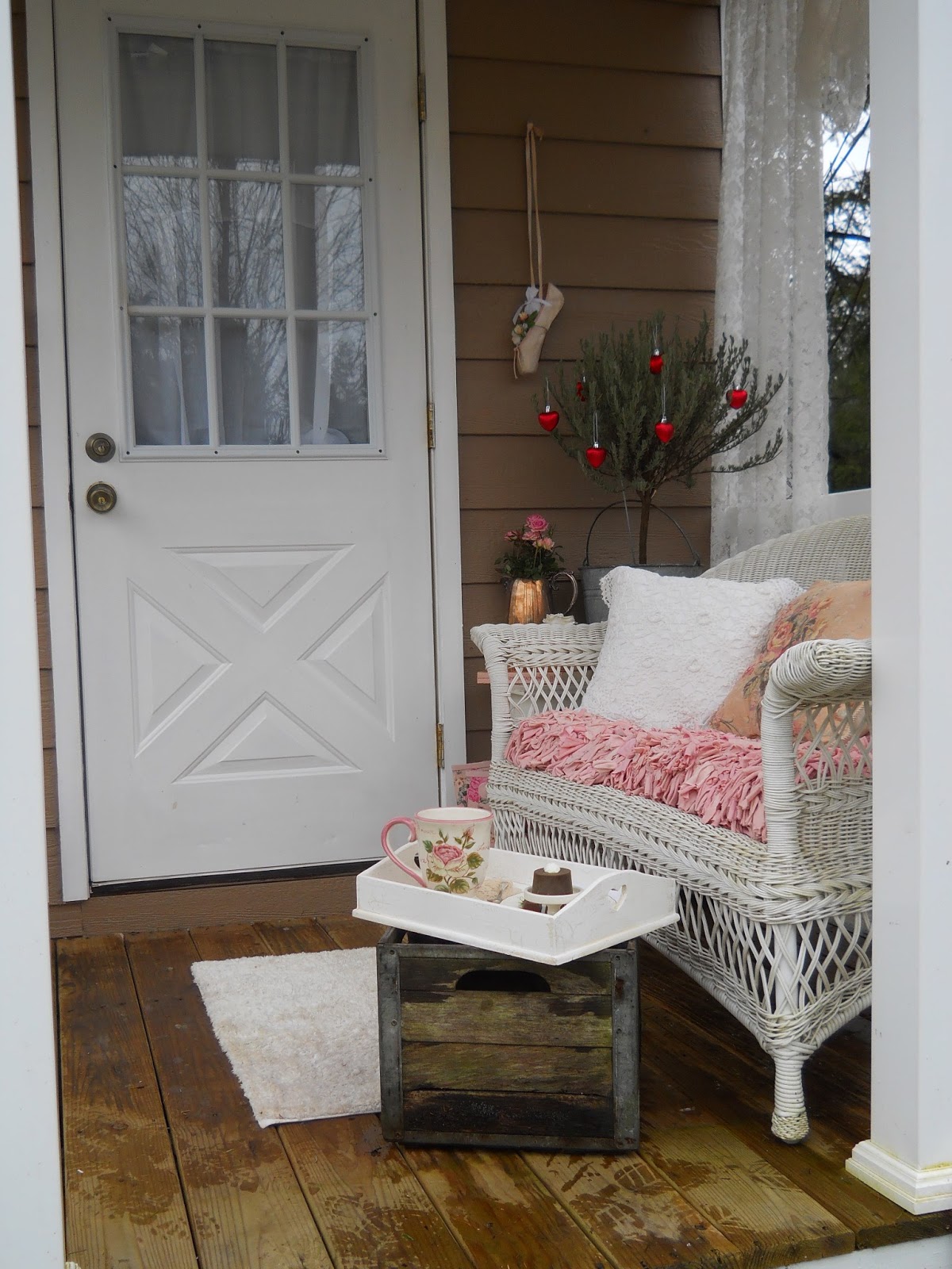 hosting-a-party-in-a-tiny-house-tonita-valentines-day-01