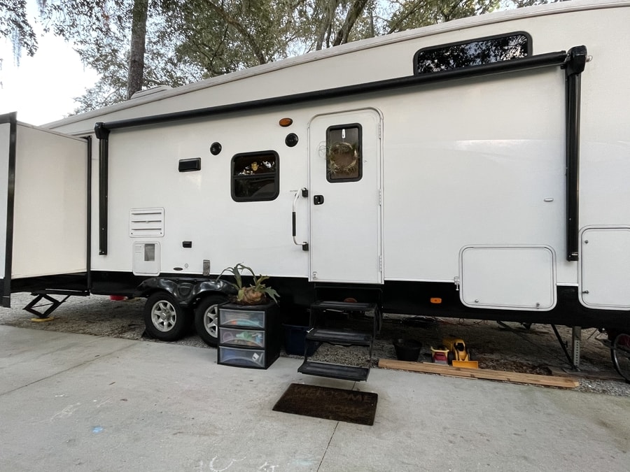 Travel Nurse, Student/SAHM and 2 Kids in Their Renovated 5th Wheel