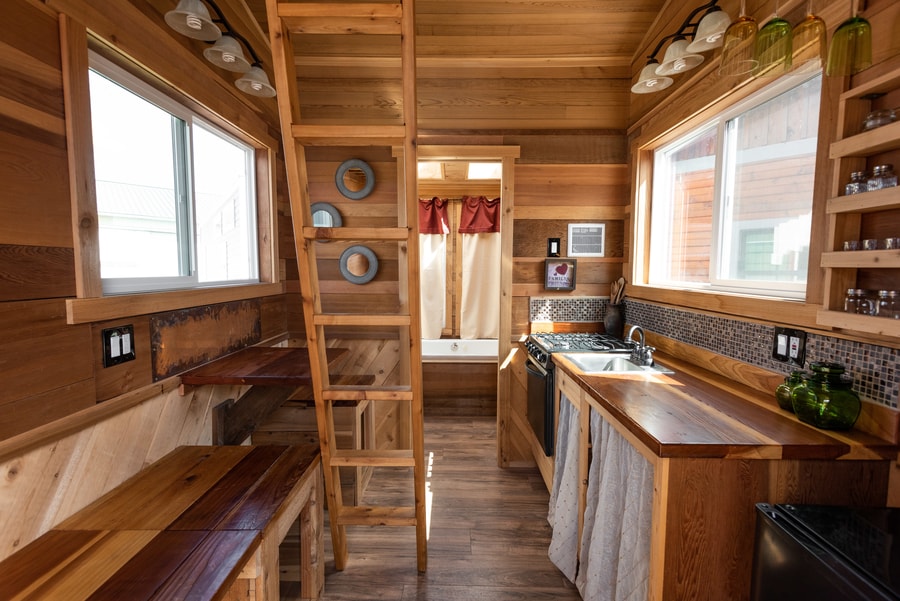 18-Foot-Long Northwest Mountaineer by Tiny Smart House