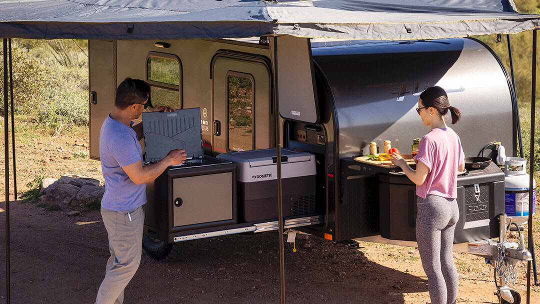 inTech Flyer Pursue exterior kitchen with straight awning