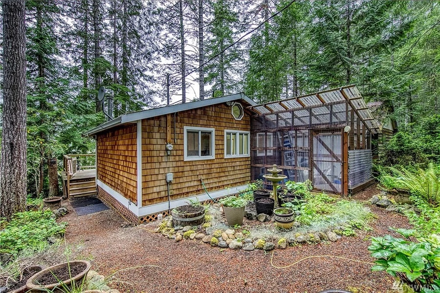 480 Sq. Ft. Washington Lakeside Cabin For Sale 015