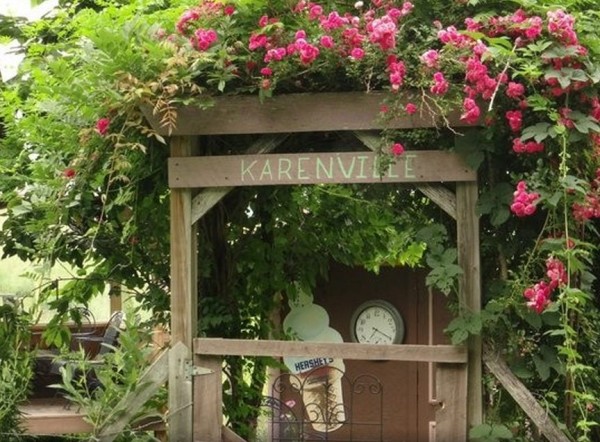 karenville-micro-house-village-0014