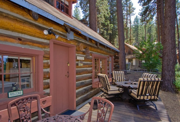 lake-tahoe-log-cabin-smallhousebliss-009