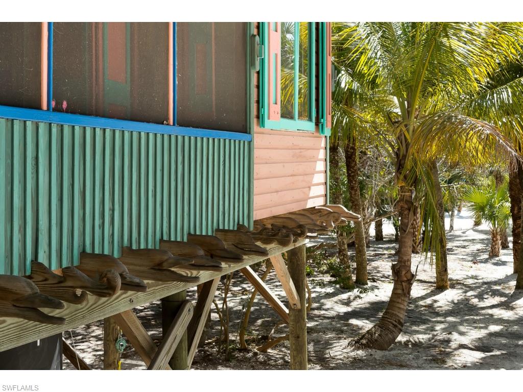Picture of 938 Sq. Ft. Off-Grid Beach Cottage