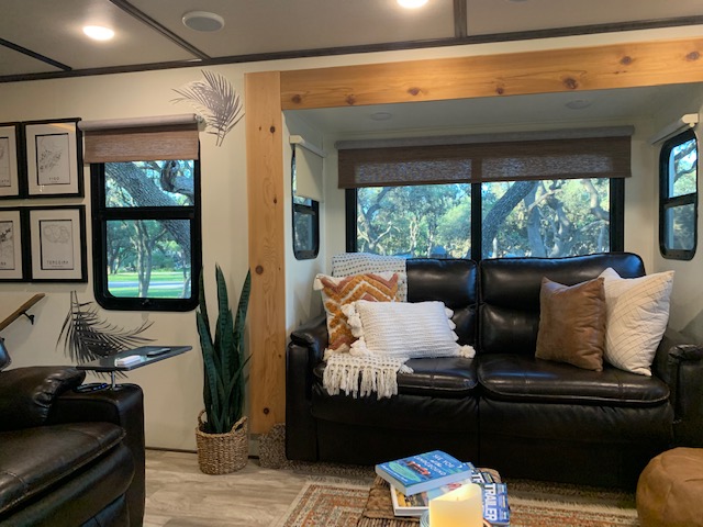Former Military Couple’s Renovated RV 29