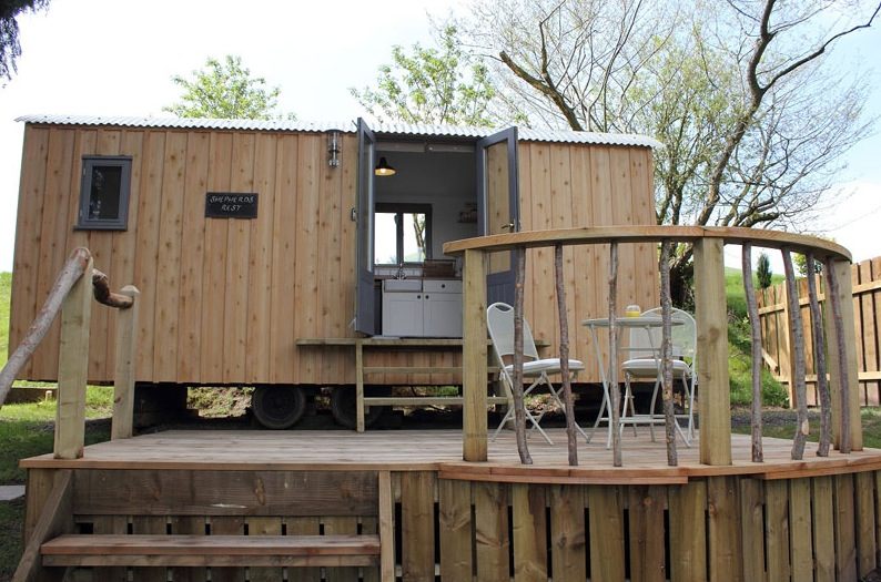 luxurious-tiny-cabin-spheherds-rest-001