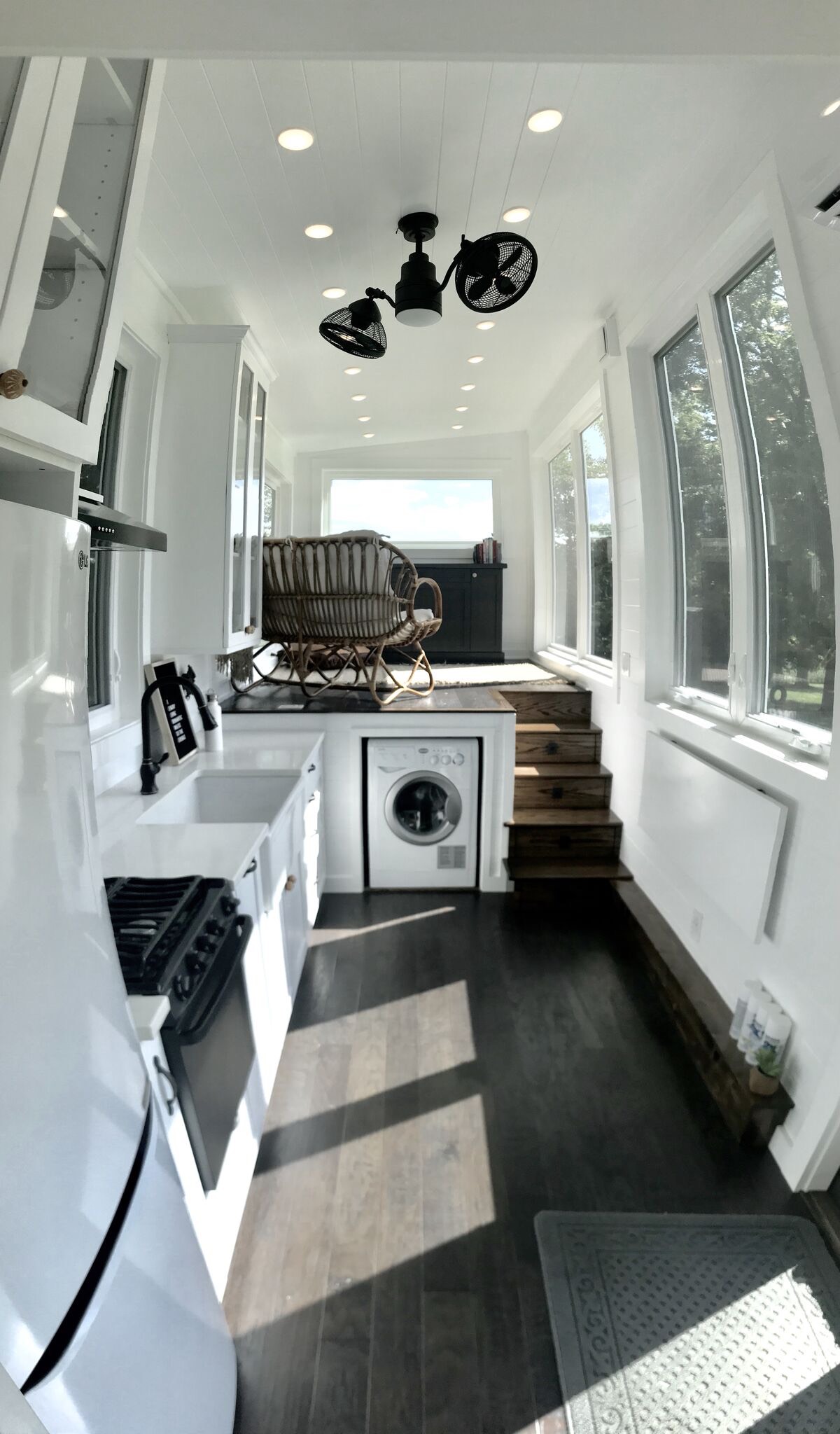 Couples 39ft Luxury Tiny House On Wheels With Solar 