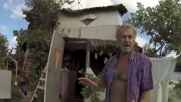 man-builds-diy-floating-island-made-of-trash-003