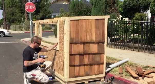 man-builds-tiny-house-for-homeless-woman-sleeping-outside-006