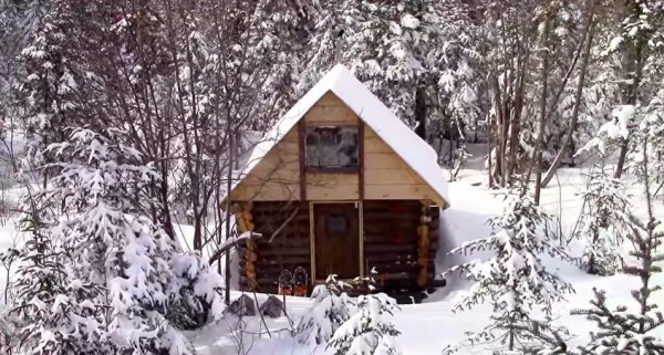 man-builds-tiny-log-cabin-for-500-bucks-014