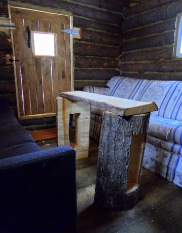 man-builds-tiny-log-cabin-for-500-bucks-07