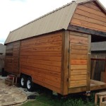 man-cave-and-bar-on-wheels-001