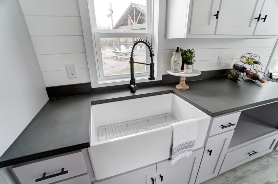 Modern Tiny Living Niagara Interior 10