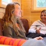 mother-daughter-live-in-tiny-house-for-3-days-and-survive-02
