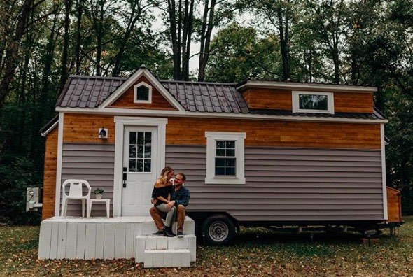 Traveling Nurse and Fiance Build Tiny House Together