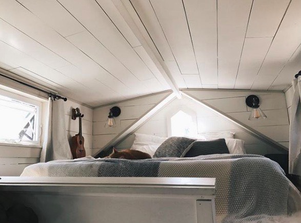 Traveling Nurse and Fiance Build Tiny House Together