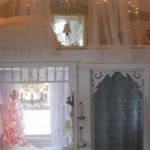 pink-christmas-tiny-house-4