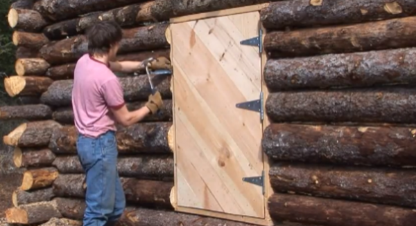 pioneer-log-cabin-building-17