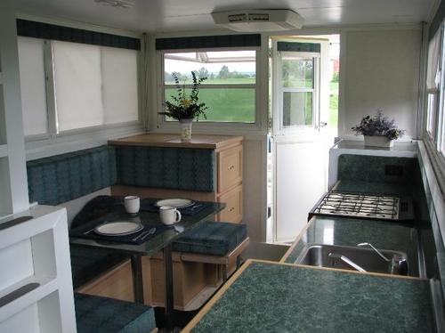 pipercraft-trailerable-houseboat-kitchen-and-dining