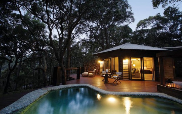 poolside-tiny-cabin-in-australia-resort-004