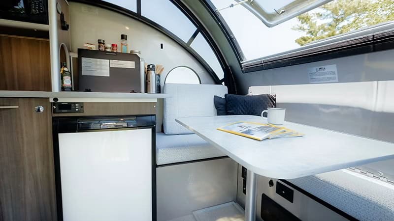Safari Condo Alto R1713 dinette under retractable roof