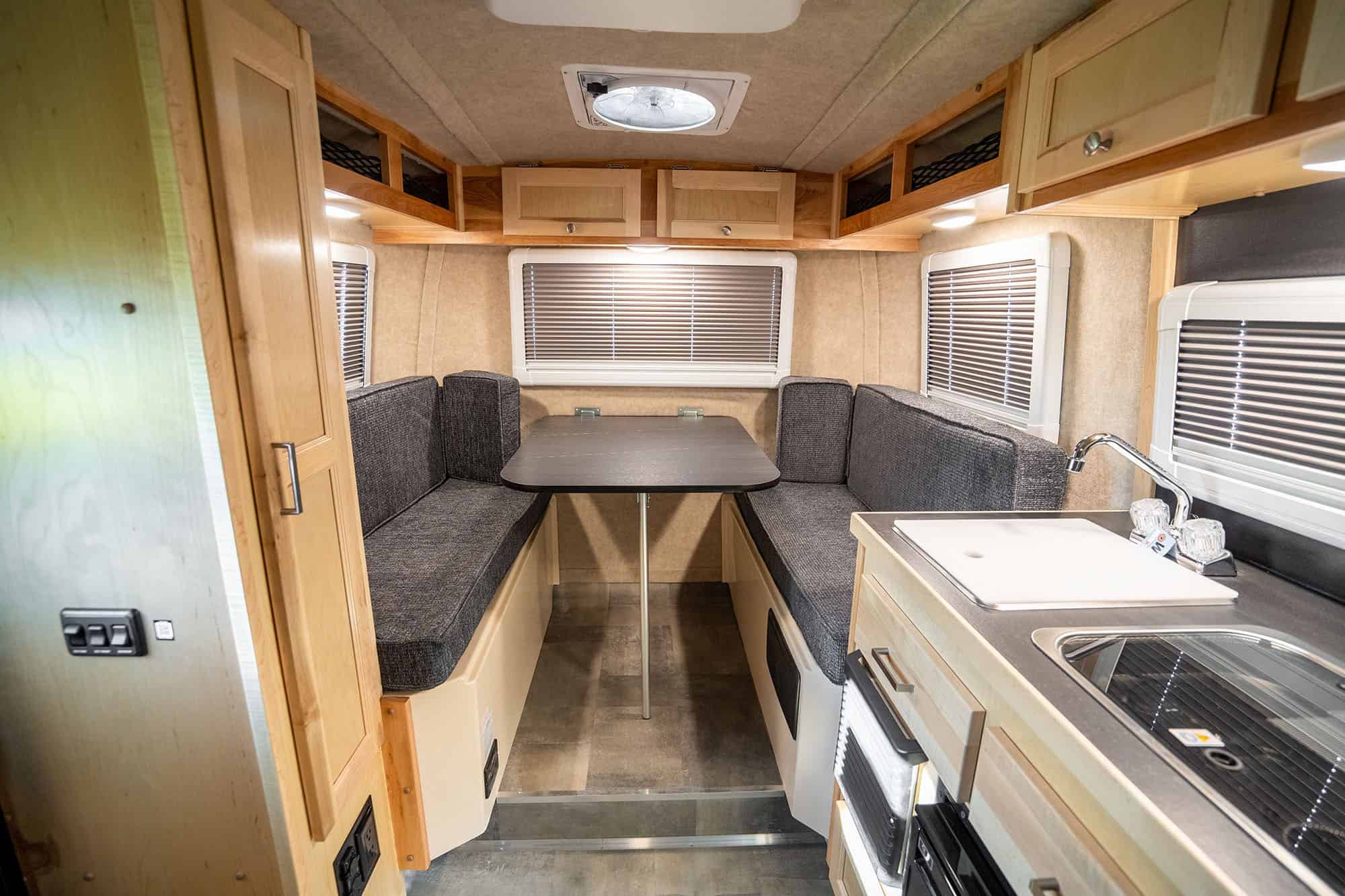Facing dinette with a pedestal table