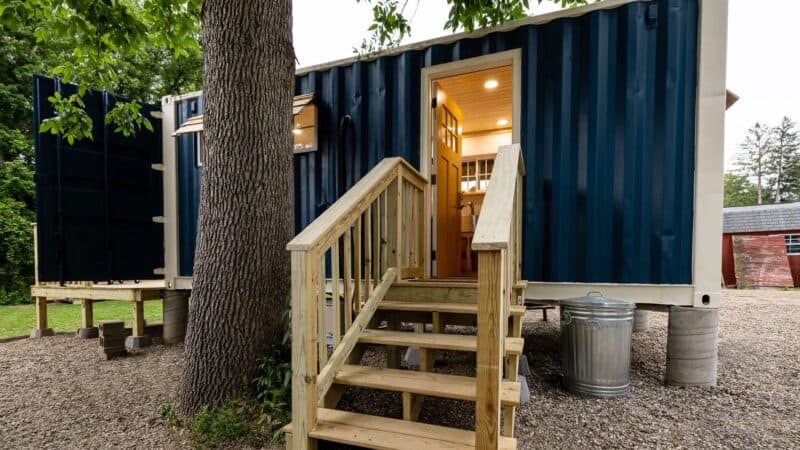 schuyler-container-cabin-exterior