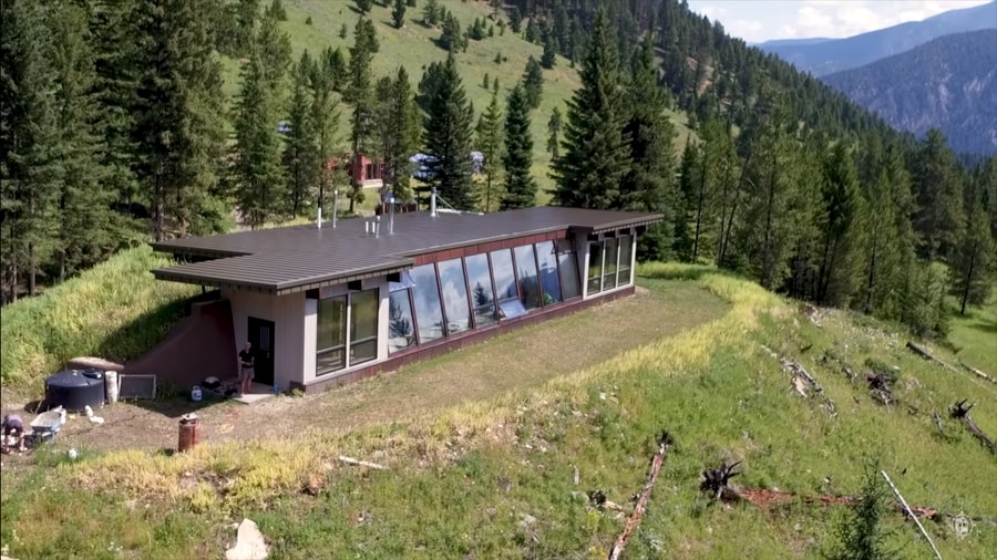 Earthship Vacation Home in Montana: Off-Grid Living 2
