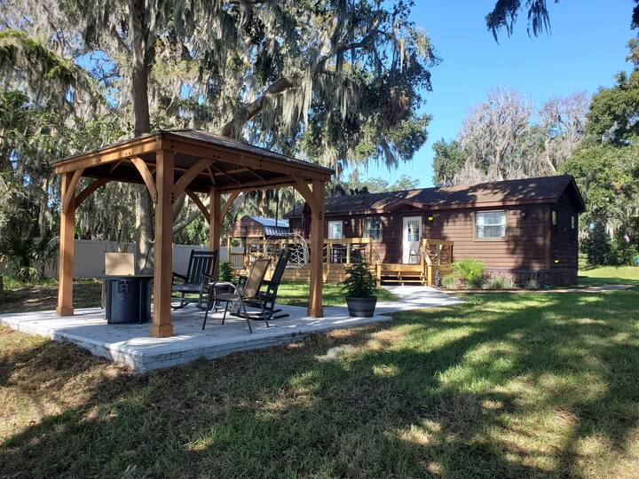 Lakefront Magic Wilderness Cabin in Leesburg, Florida
