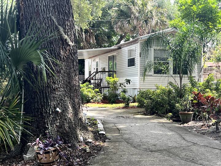 Waterfront Cottage on Haynes Creek in Leesburg, Florida