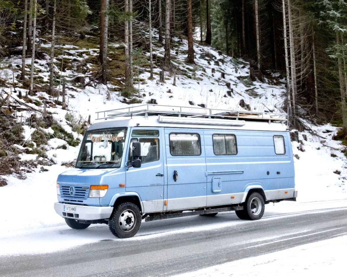 self-built beach cabin-on-wheels 11