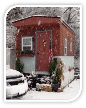 shirley-loomis-tiny-house-in-the-snow