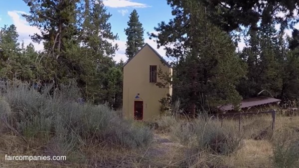 skinny and tall cottage in Bend Oregon by Gary Beaudoin via Faircompanies 001