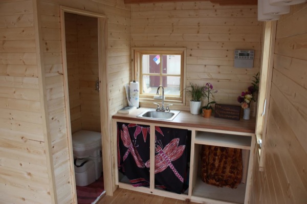 solar-off-grid-tiny-house-for-sale-built-by-high-school-students-005