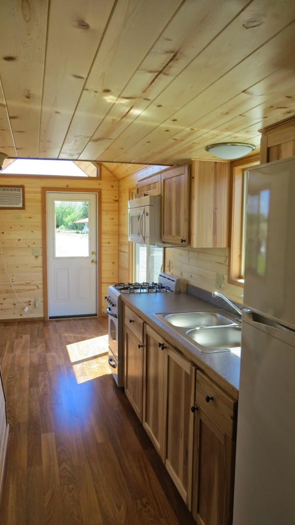 spacious-tiny-house-on-wheels-by-richs-portable-cabins-0010