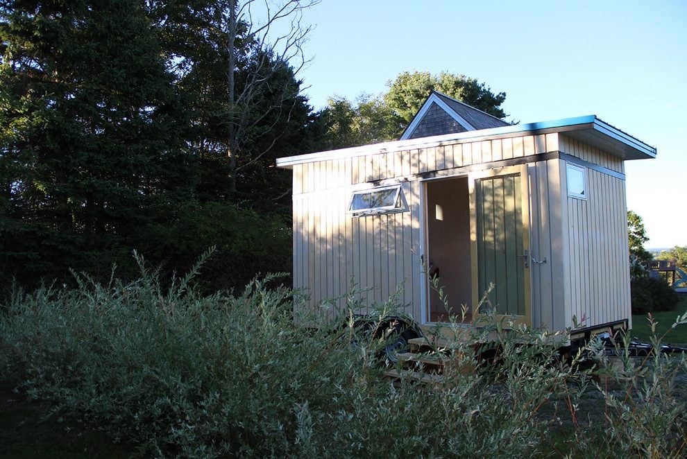 the-birdhouse-tiny-house-on-wheels-by-full-moon-tiny-shelters-001