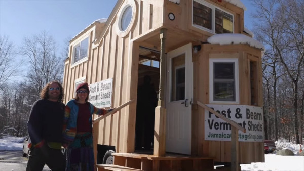 the-charlavail-solar-tiny-house-wheels-001
