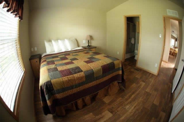 the-comal-750-sqft-2-bedroom-cottage-sleeps-eight-006