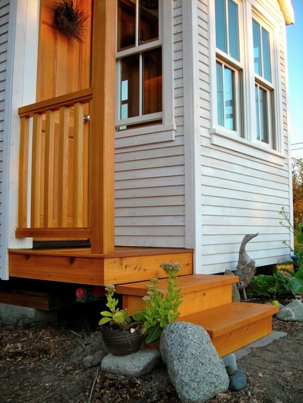the-small-house-catalog-genius-outdoor-staircase-storage-for-tiny-houses-001