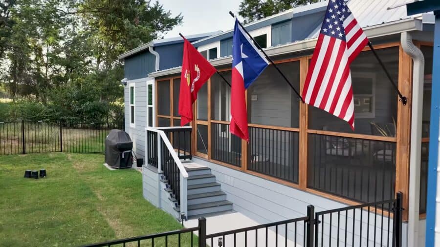 thgj-pam-jeff-oaks-on-37-front-flags