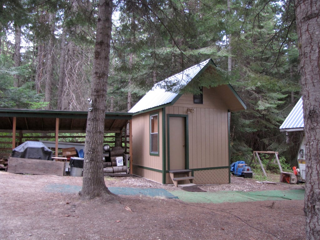 tiny-house-cabin