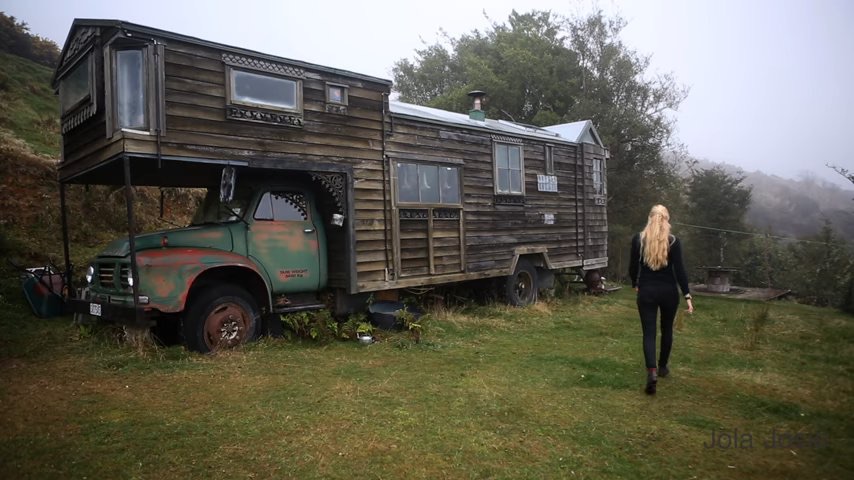 tiny-house-in-clouds-003