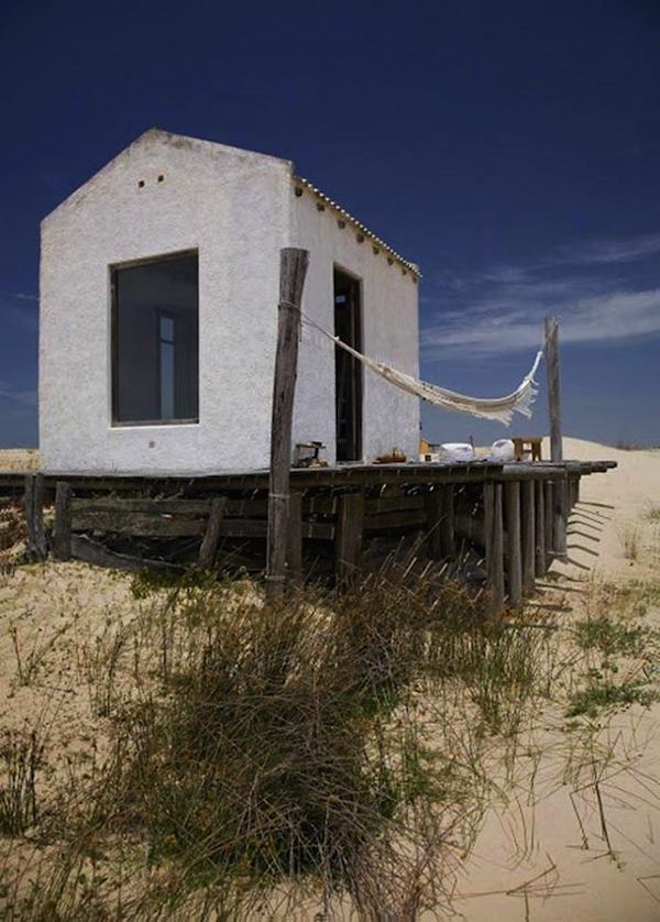 tiny-house-on-the-beach-in-uruguay-001