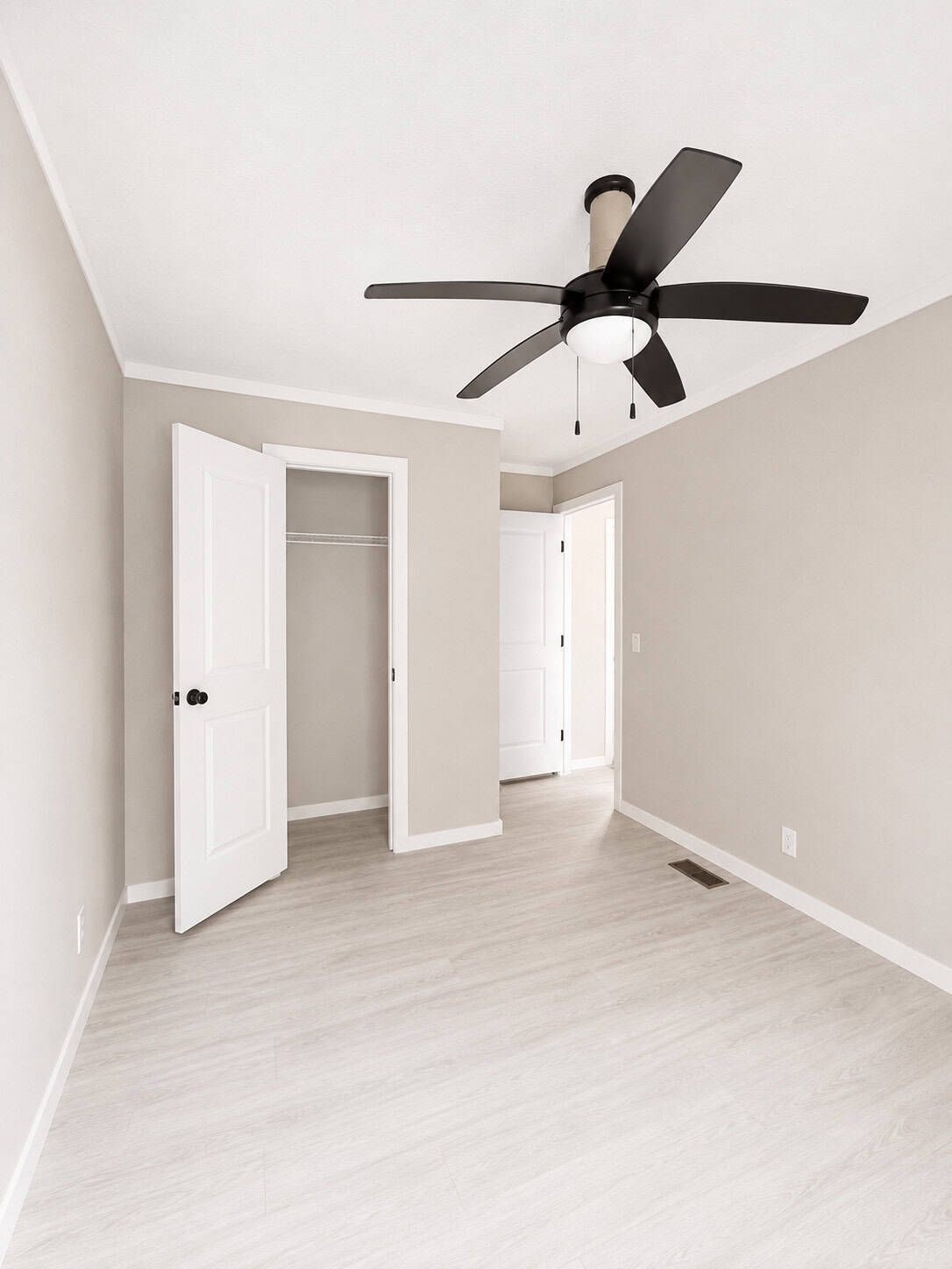 Tiny Life Urban second bedroom with closet and ceiling fan