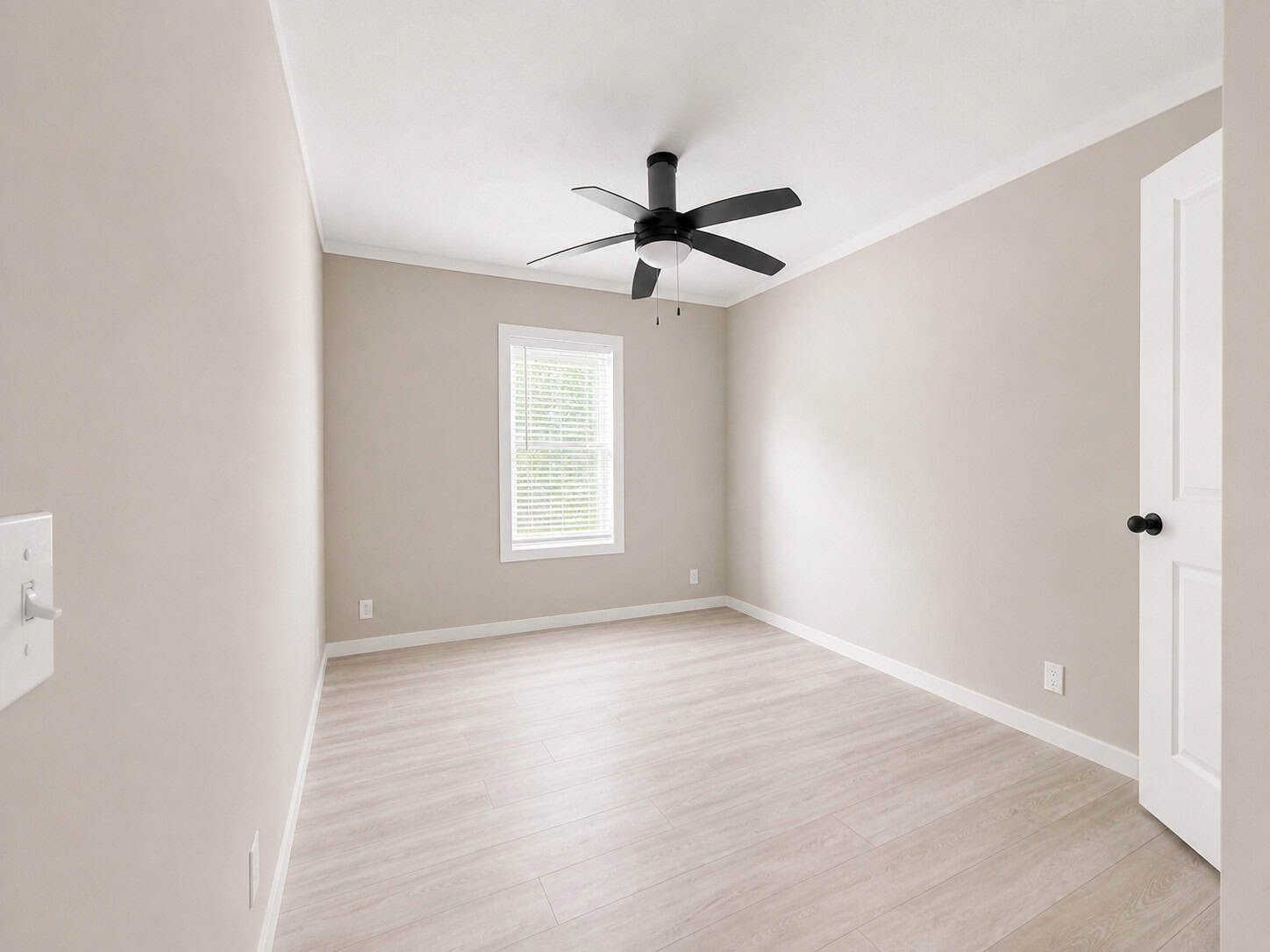 Tiny Life Urban bedroom with ceiling fan